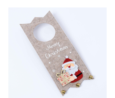 Adorno puerta Papa Noel con regalo y cascabeles 28,5cm. - ANA109